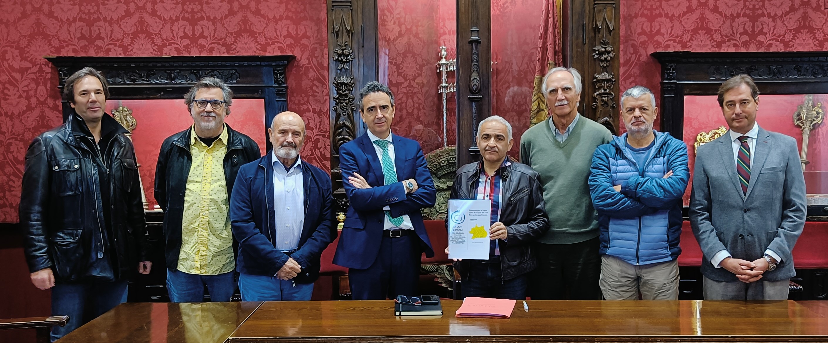 El Ayuntamiento recibe a los representantes de la plataforma por la fusión de Granada y su Área Metropolitana